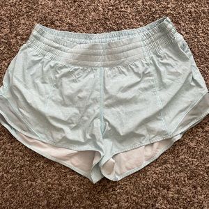 Lulu Lemon Hotty Hot Short 2.5”